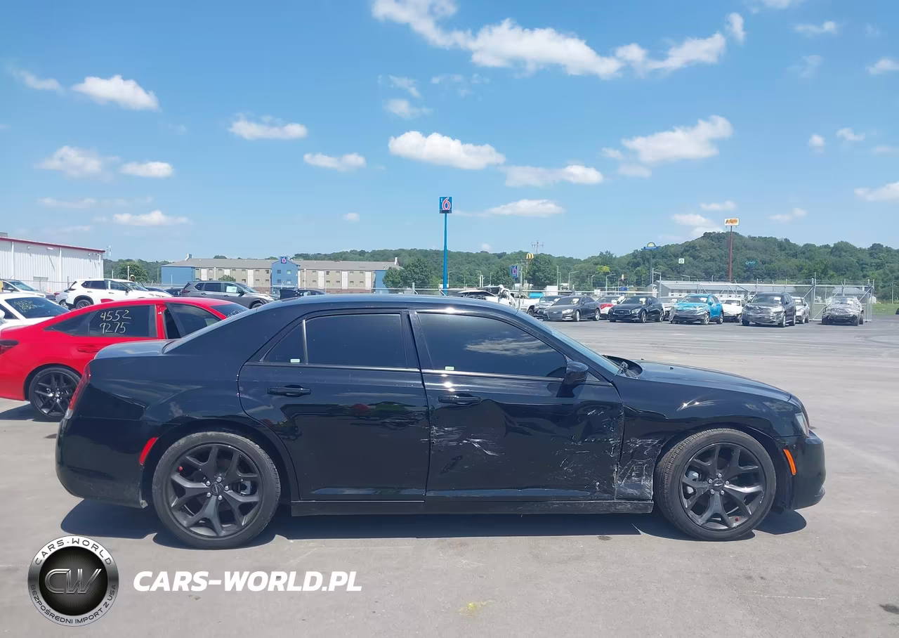 2022 Chrysler 300 Touring VIN:2C3CCAAG2NH203761 - 13