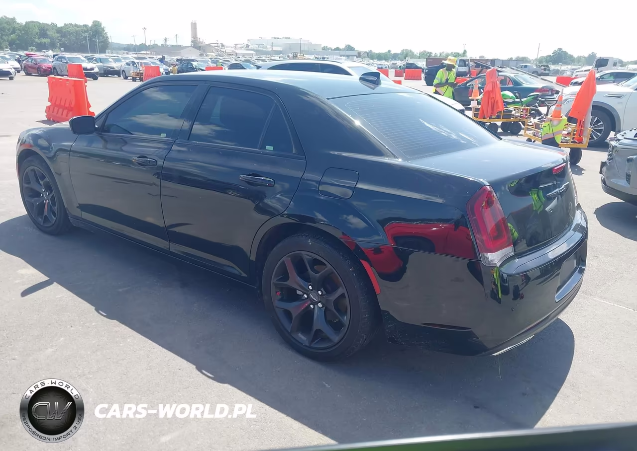 2022 Chrysler 300 Touring VIN:2C3CCAAG2NH203761 - 3