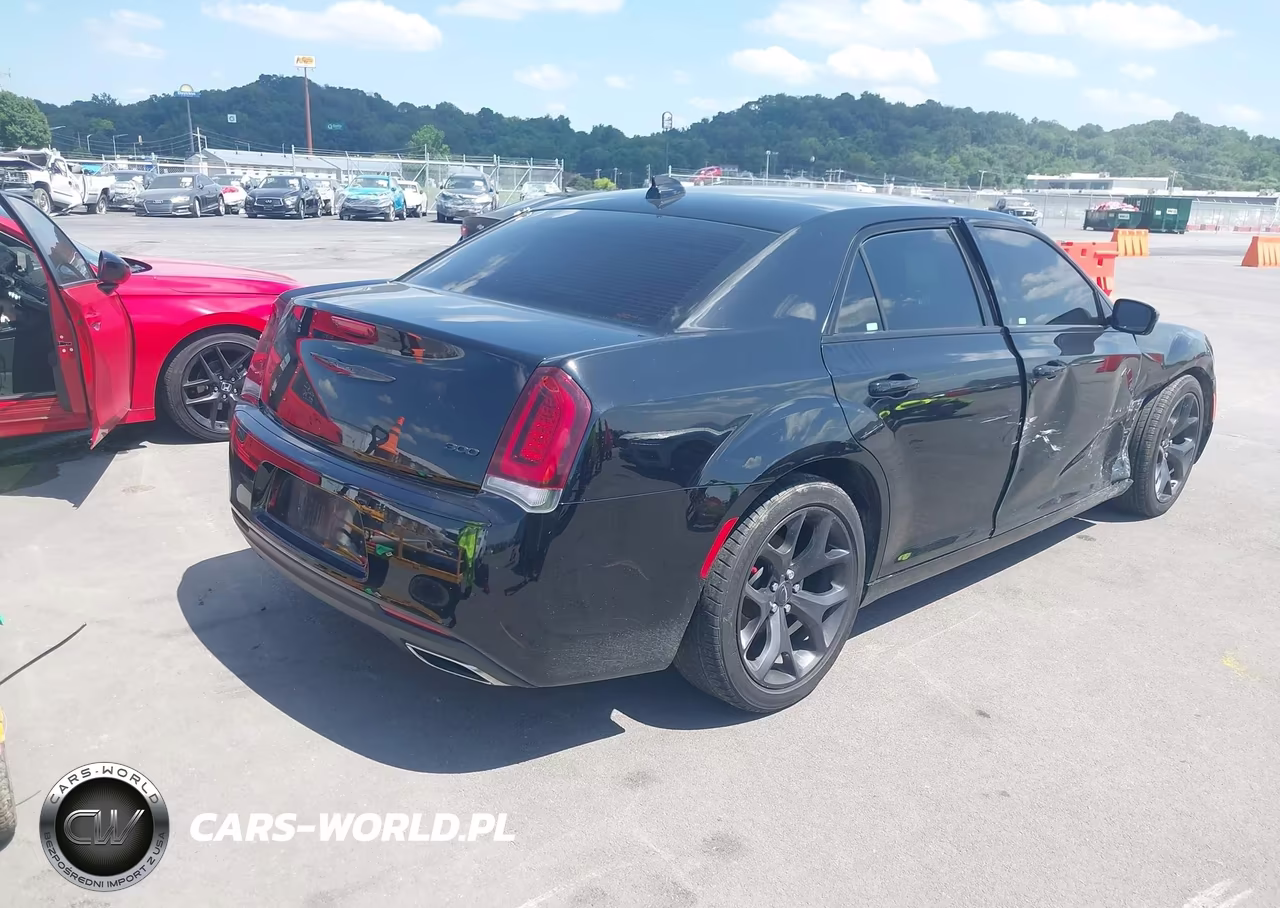 2022 Chrysler 300 Touring VIN:2C3CCAAG2NH203761 - 4