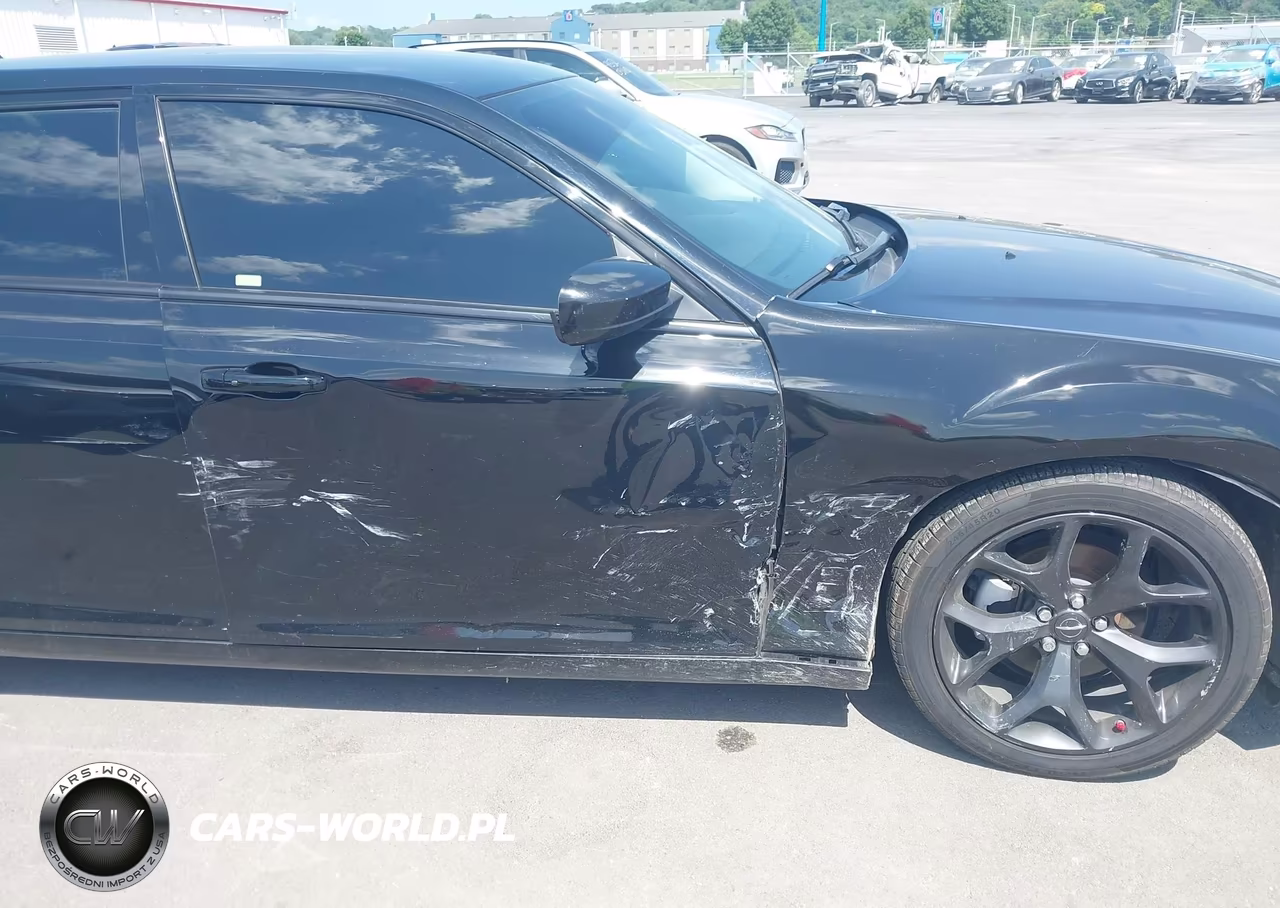 2022 Chrysler 300 Touring VIN:2C3CCAAG2NH203761 - 6