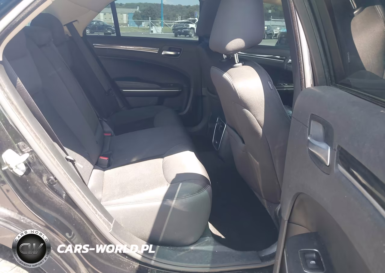 2022 Chrysler 300 Touring VIN:2C3CCAAG2NH203761 - 8