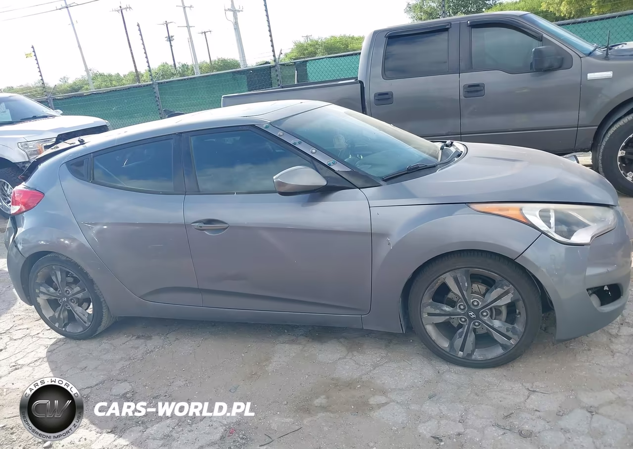 2016 Hyundai Veloster VIN:KMHTC6AD2GU248628 - 13