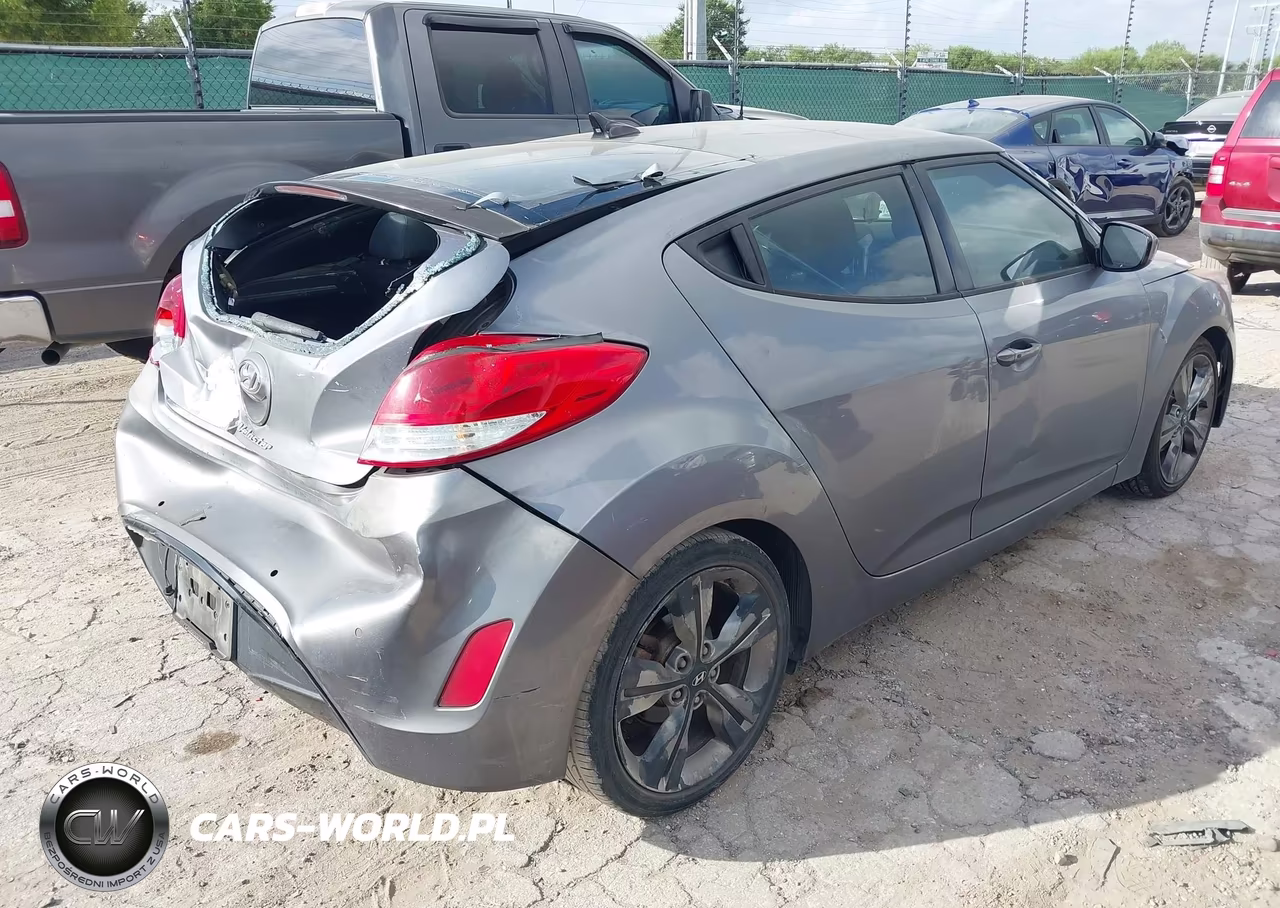 2016 Hyundai Veloster VIN:KMHTC6AD2GU248628 - 4