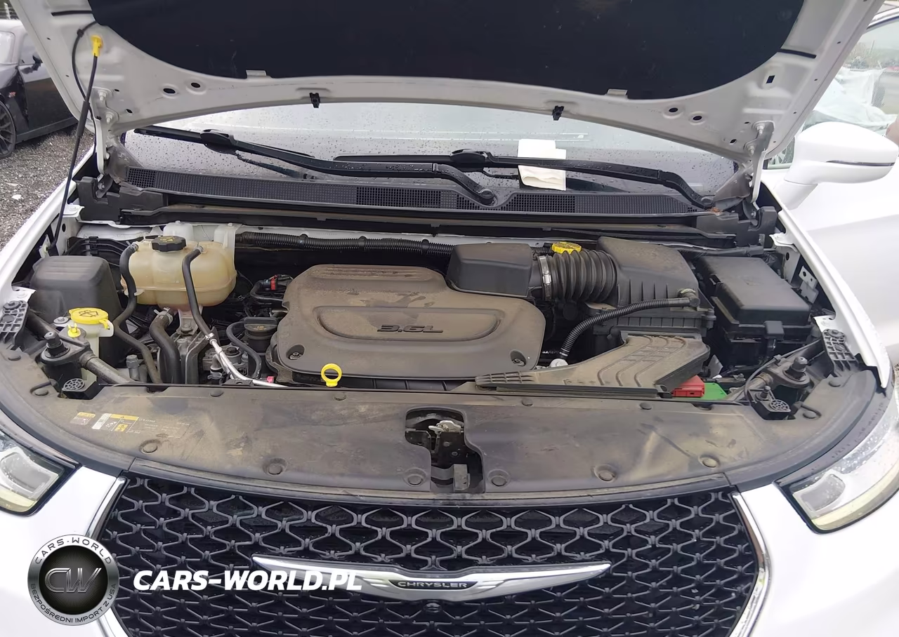 2022 Chrysler Pacifica Touring L VIN:2C4RC1BG0NR125558 - 10