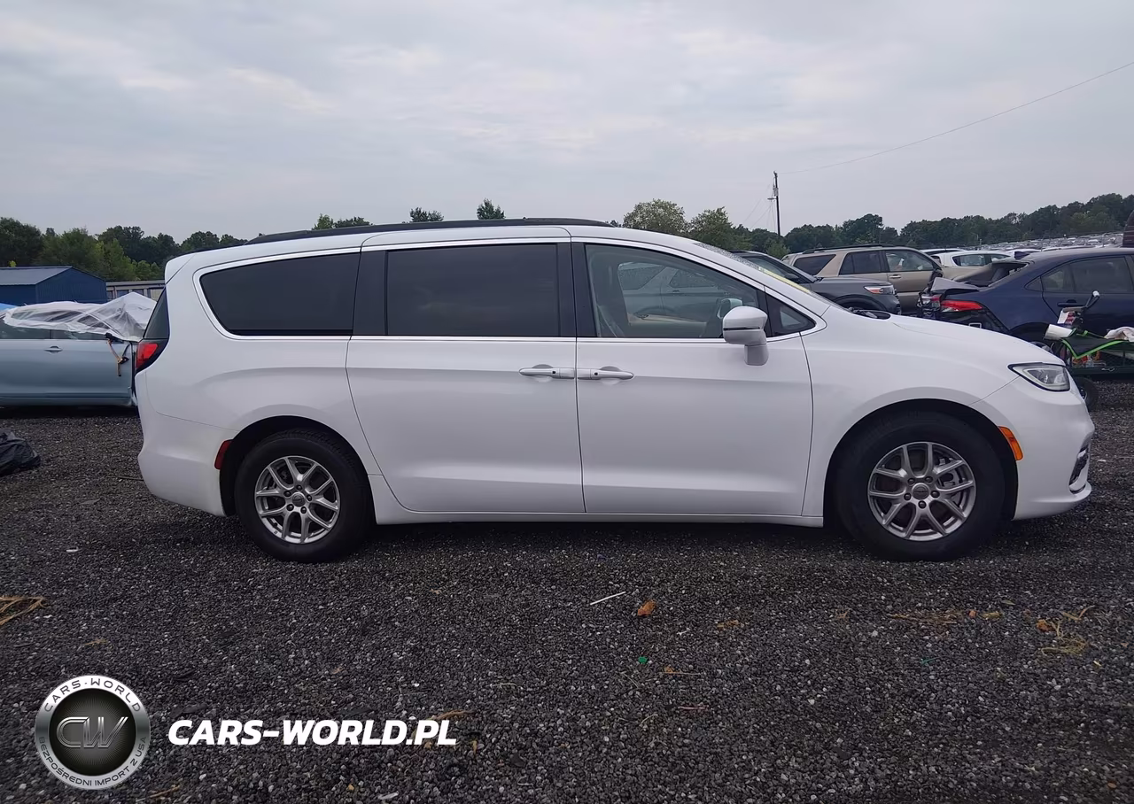 2022 Chrysler Pacifica Touring L VIN:2C4RC1BG0NR125558 - 13