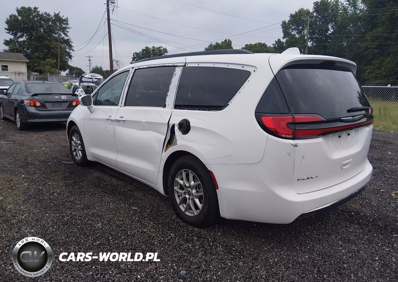 2022 Chrysler Pacifica Touring L VIN:2C4RC1BG0NR125558 - 3