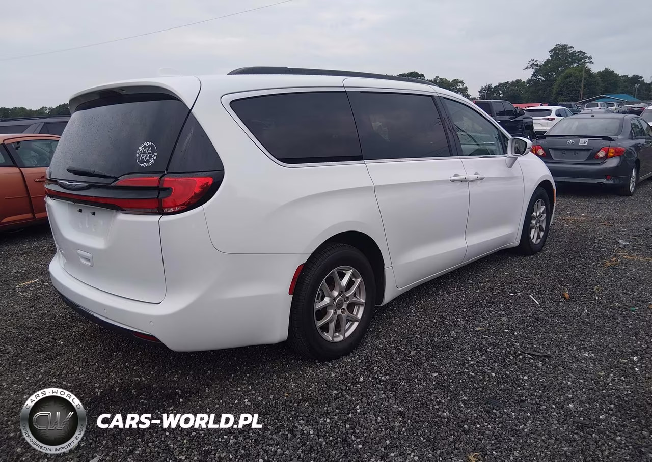 2022 Chrysler Pacifica Touring L VIN:2C4RC1BG0NR125558 - 4