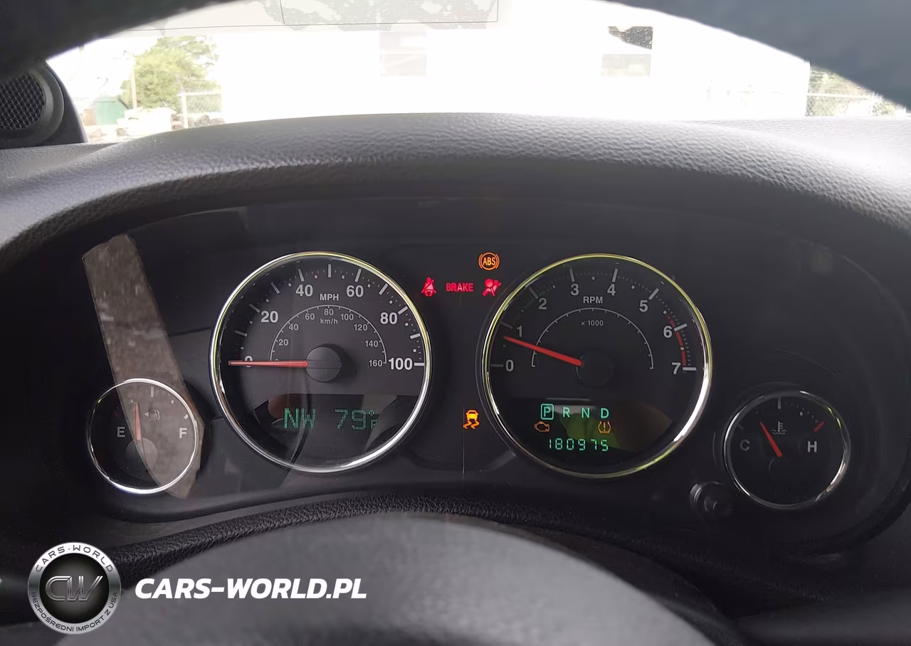 2011 Jeep Wrangler Unlimited Sport VIN:1J4HA3H1XBL610322 - 7