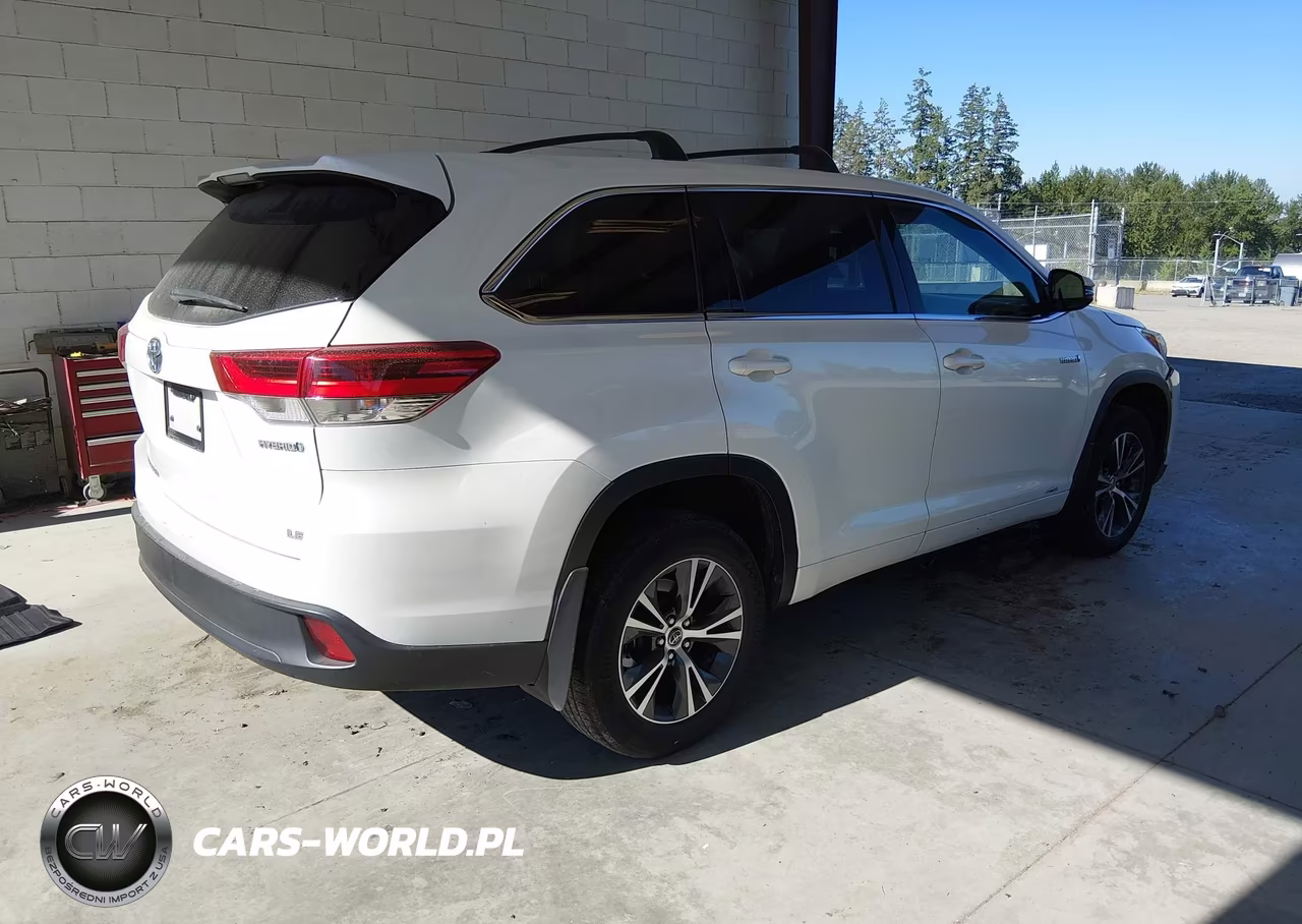 2018 Toyota Highlander Hybrid Le VIN:5TDBGRFH5JS051109 - 4