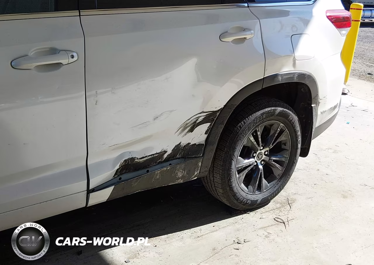 2018 Toyota Highlander Hybrid Le VIN:5TDBGRFH5JS051109 - 6
