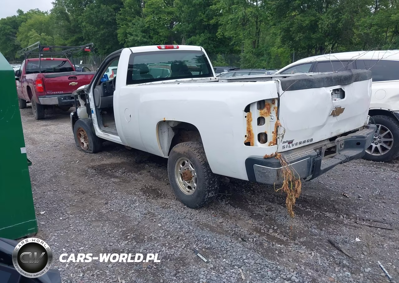 2007 Chevrolet Silverado 2500Hd Work Truck VIN:1GCHC24K07E573236 - 3