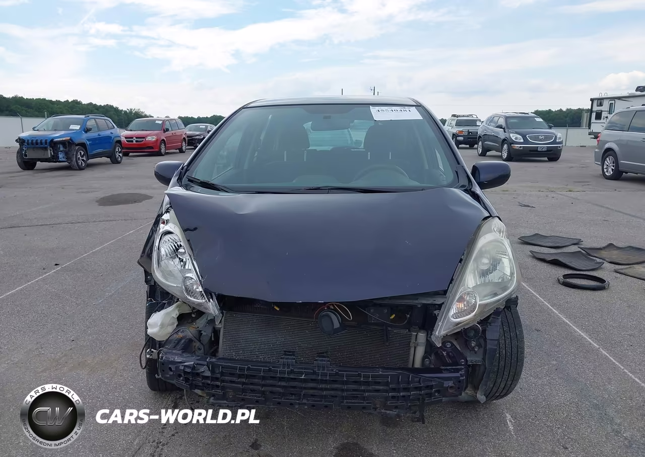 2010 Honda Fit Sport VIN:JHMGE8H67AC018534 - 13