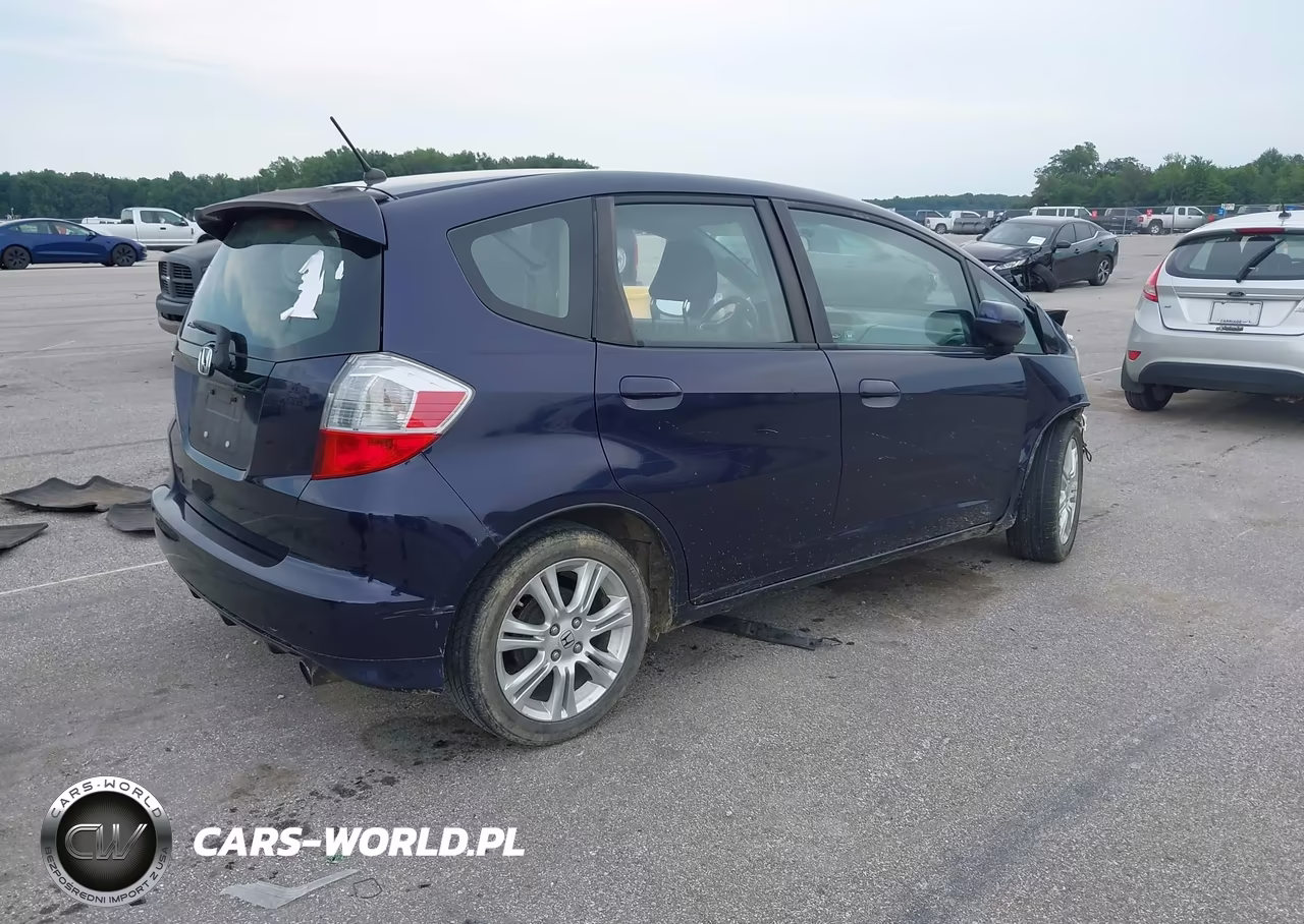 2010 Honda Fit Sport VIN:JHMGE8H67AC018534 - 4