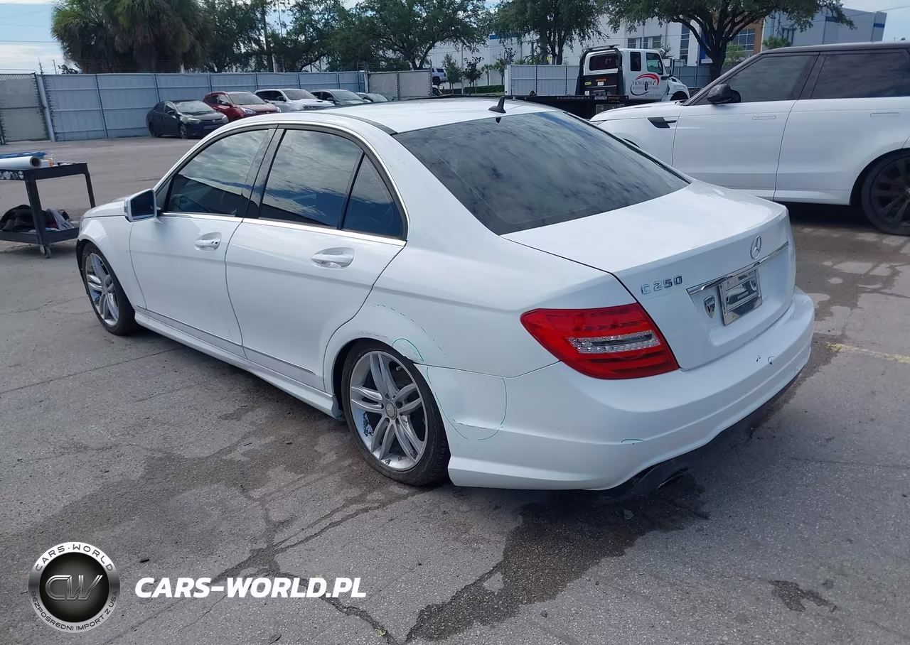 2014 Mercedes-Benz C 250 Sport VIN:WDDGF4HB0EG253687 - 3