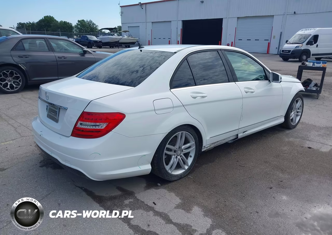 2014 Mercedes-Benz C 250 Sport VIN:WDDGF4HB0EG253687 - 4