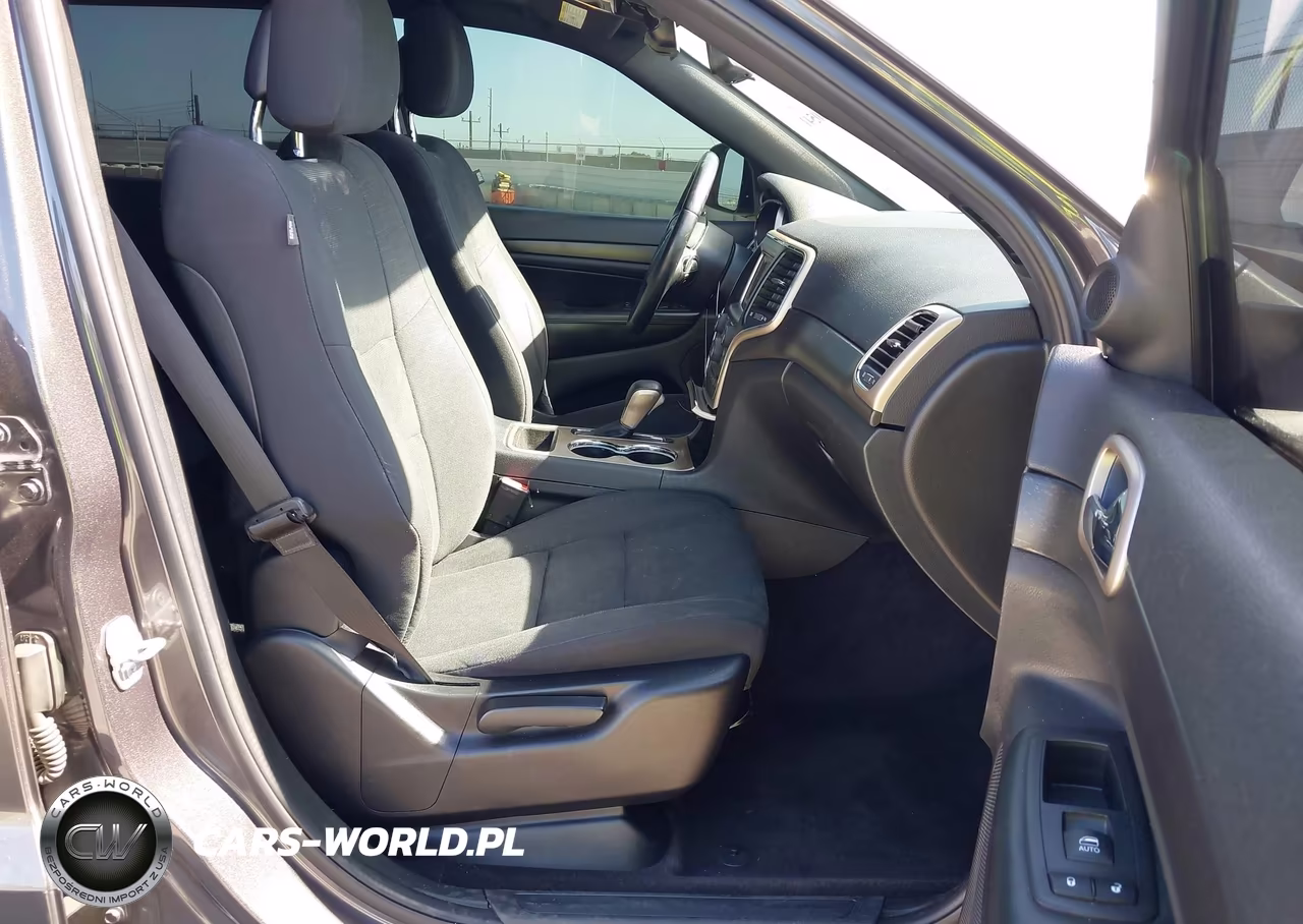 2016 Jeep Grand Cherokee Laredo VIN:1C4RJEAG0GC359077 - 5