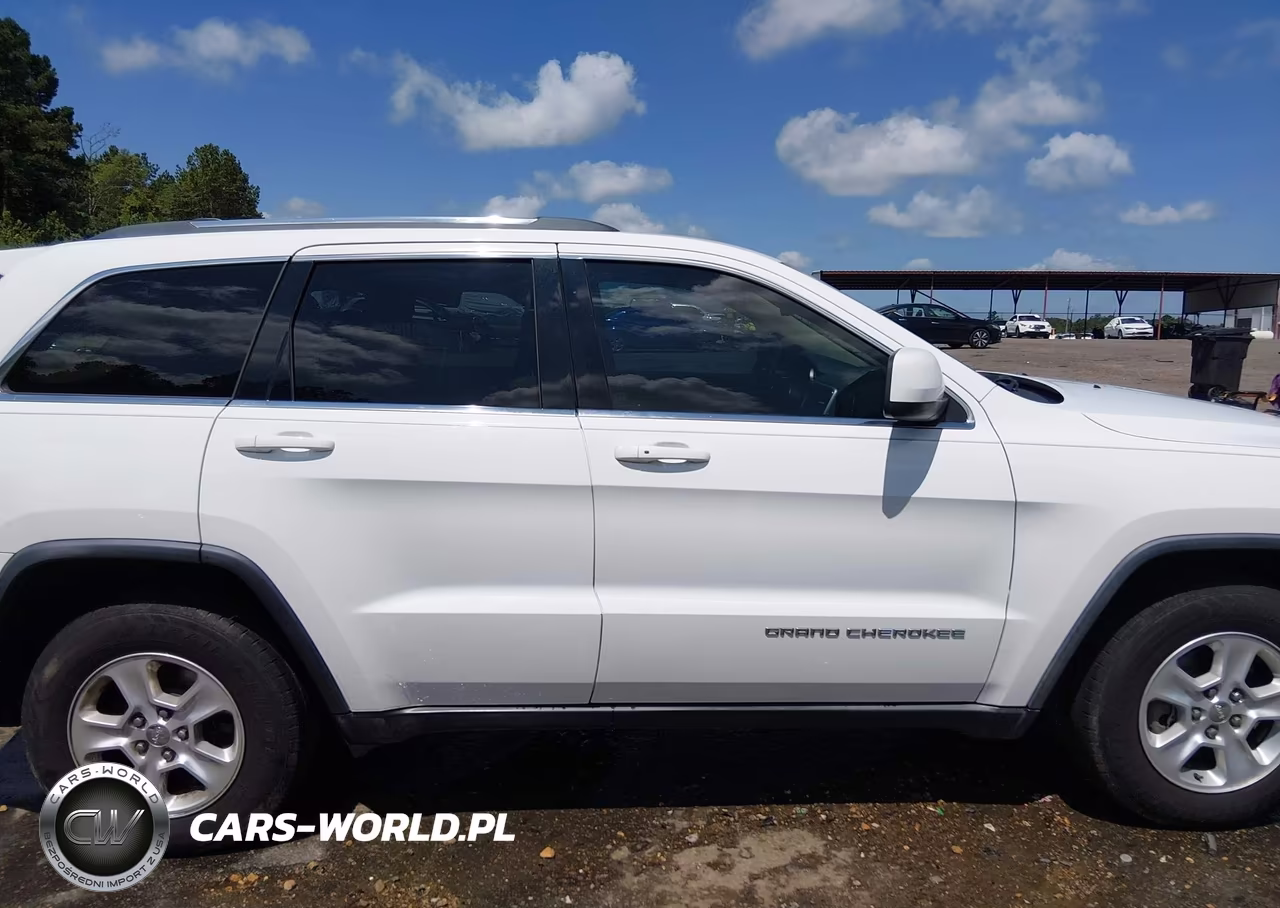 2015 Jeep Grand Cherokee Laredo VIN:1C4RJEAG1FC926220 - 14