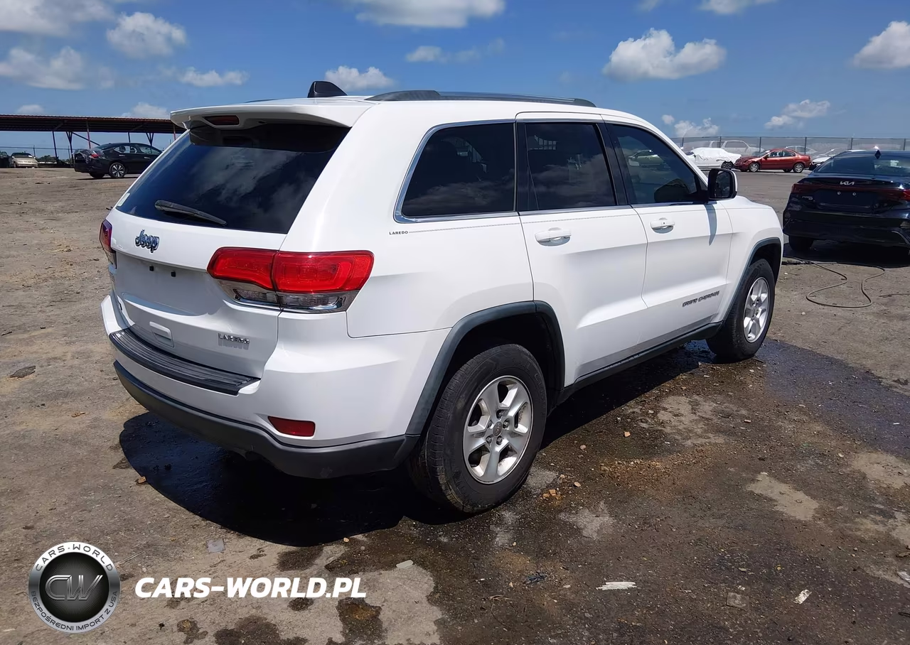2015 Jeep Grand Cherokee Laredo VIN:1C4RJEAG1FC926220 - 4