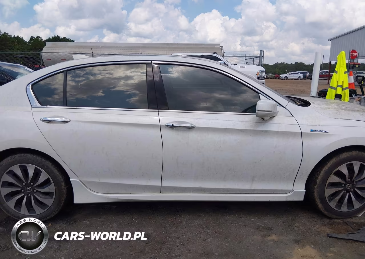 2017 Honda Accord Hybrid Touring VIN:JHMCR6F75HC021140 - 13
