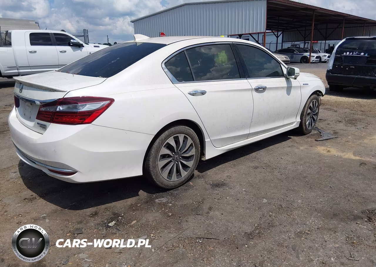 2017 Honda Accord Hybrid Touring VIN:JHMCR6F75HC021140 - 4