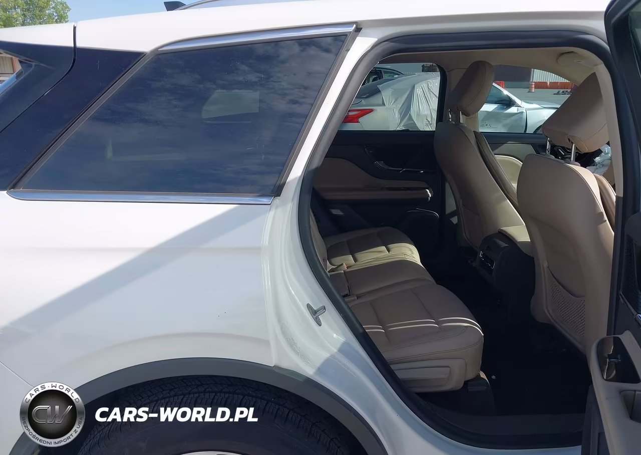 2022 Lincoln Corsair Standard VIN:5LMCJ1C97NUL05658 - 8