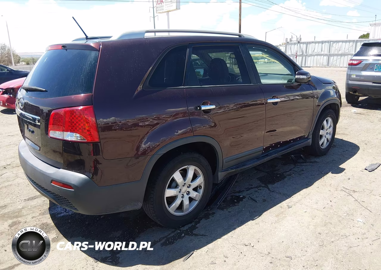 2013 Kia Sorento Lx VIN:5XYKT3A66DG363424 - 4