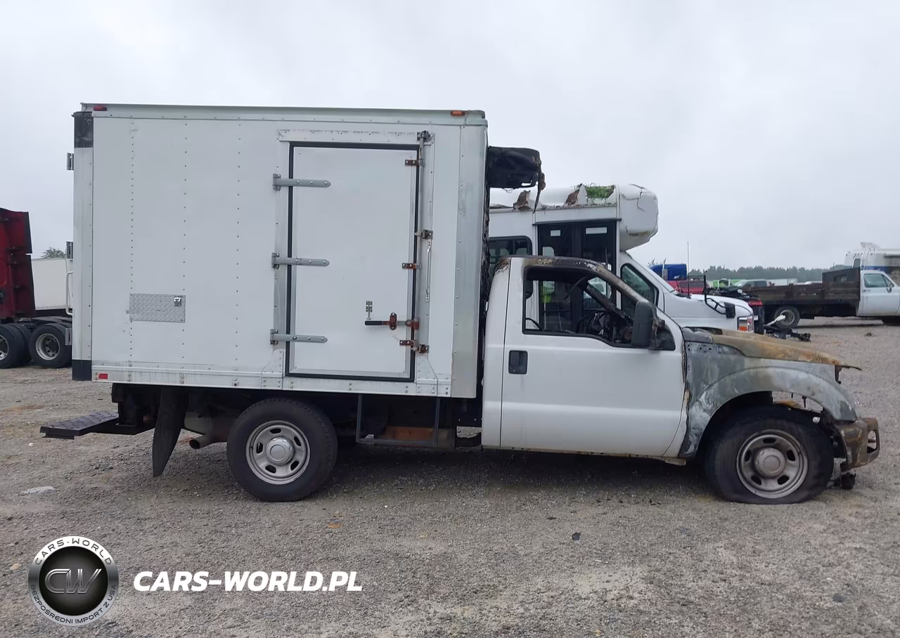 2015 Ford F-350 Chassis Xl-Xlt VIN:1FDRF3E67FEB33415 - 13