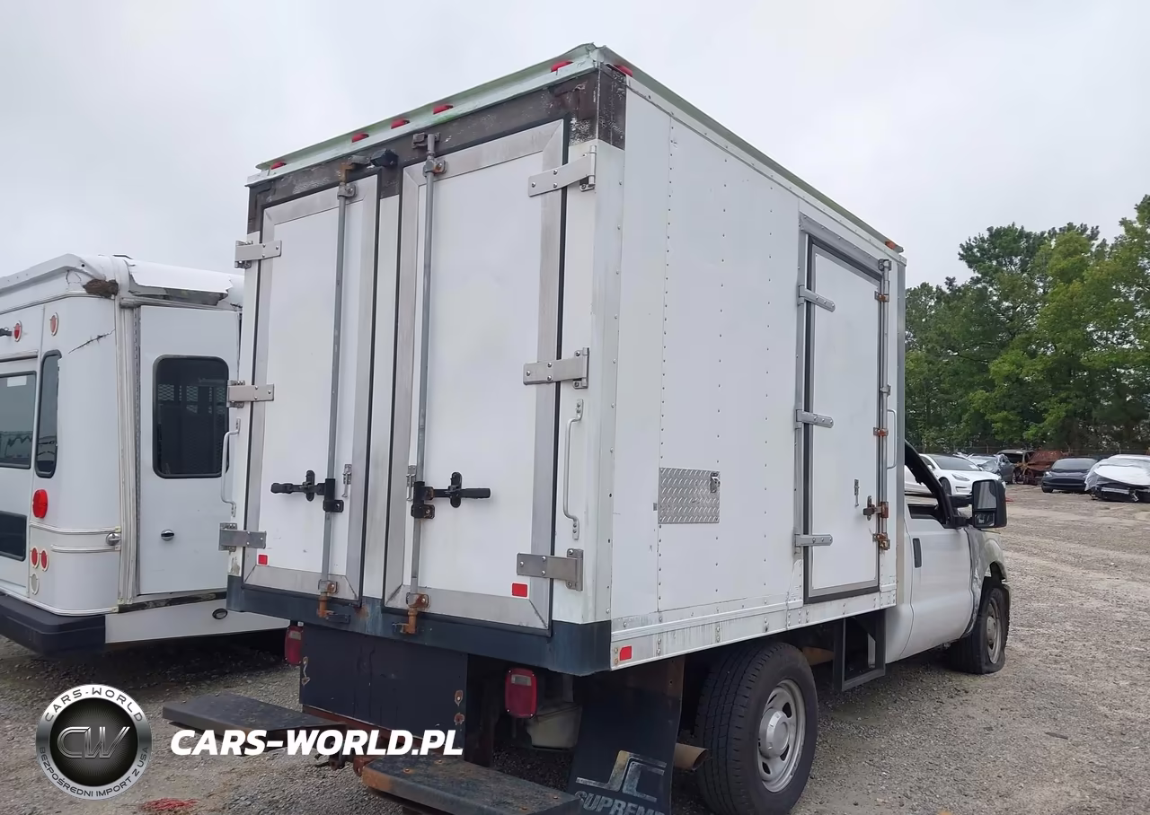 2015 Ford F-350 Chassis Xl-Xlt VIN:1FDRF3E67FEB33415 - 4