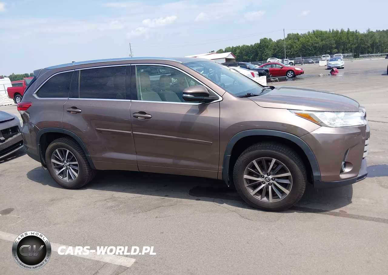 2018 Toyota Highlander Xle VIN:5TDJZRFHXJS801352 - 13