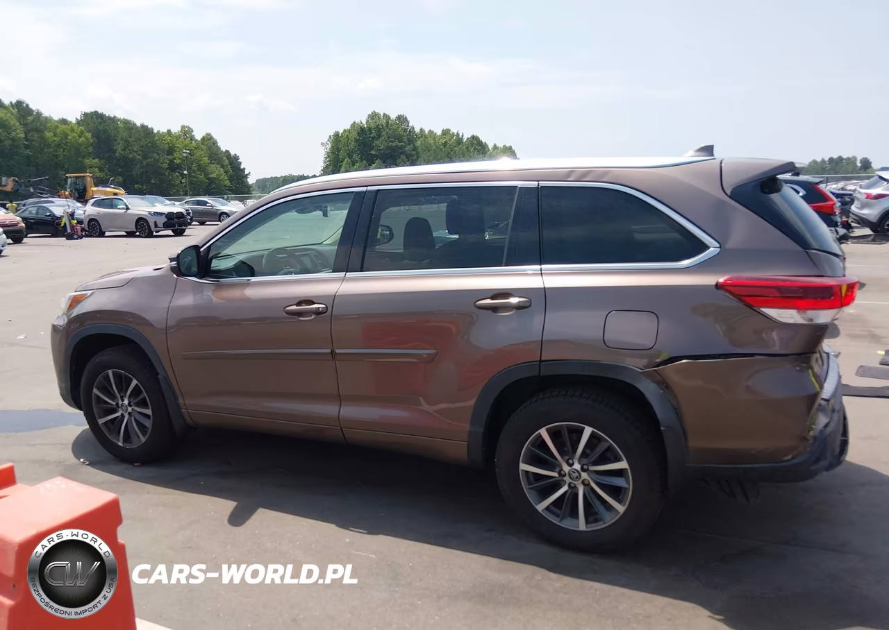 2018 Toyota Highlander Xle VIN:5TDJZRFHXJS801352 - 14
