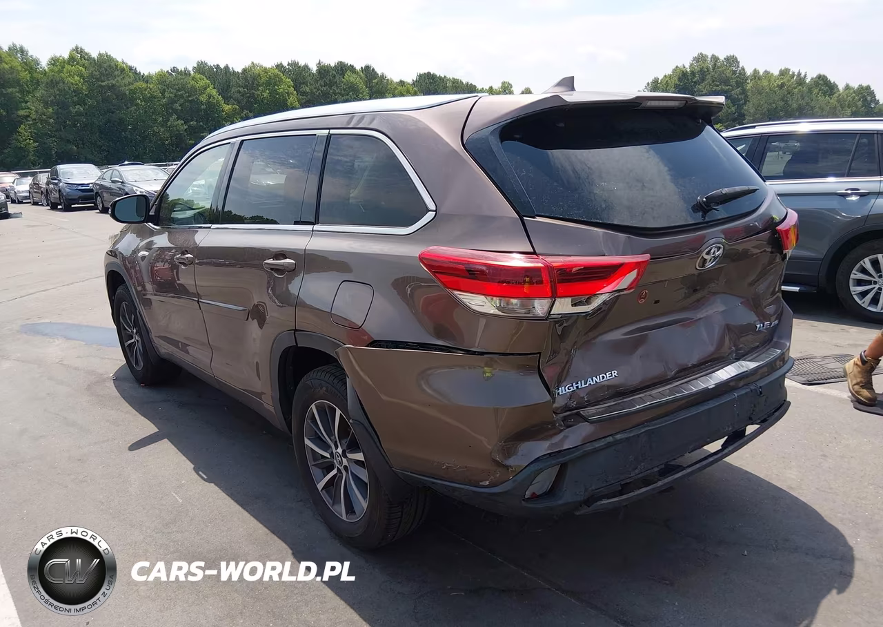 2018 Toyota Highlander Xle VIN:5TDJZRFHXJS801352 - 3