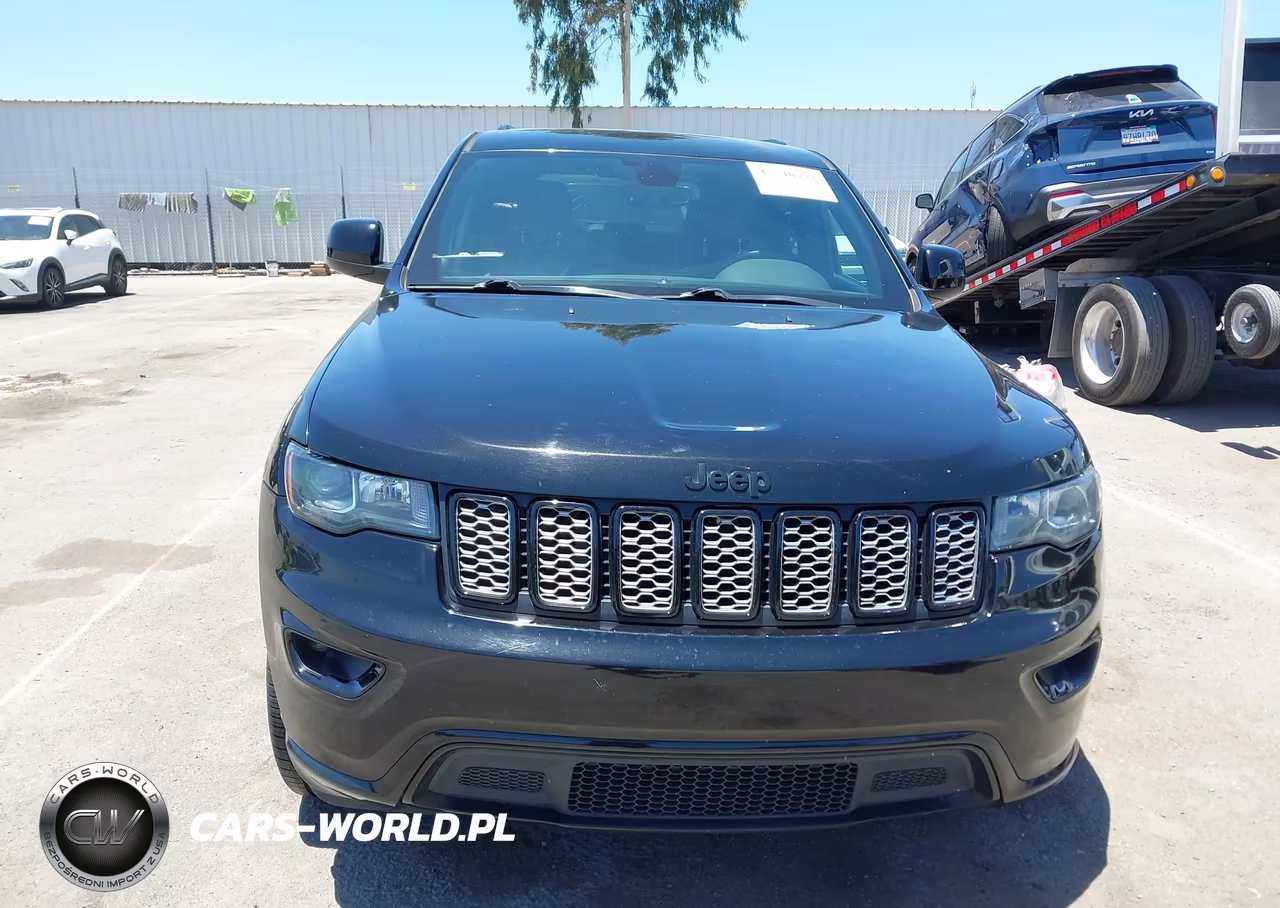 2018 Jeep Grand Cherokee Altitude 4X4 VIN:1C4RJFAG1JC477667 - 12