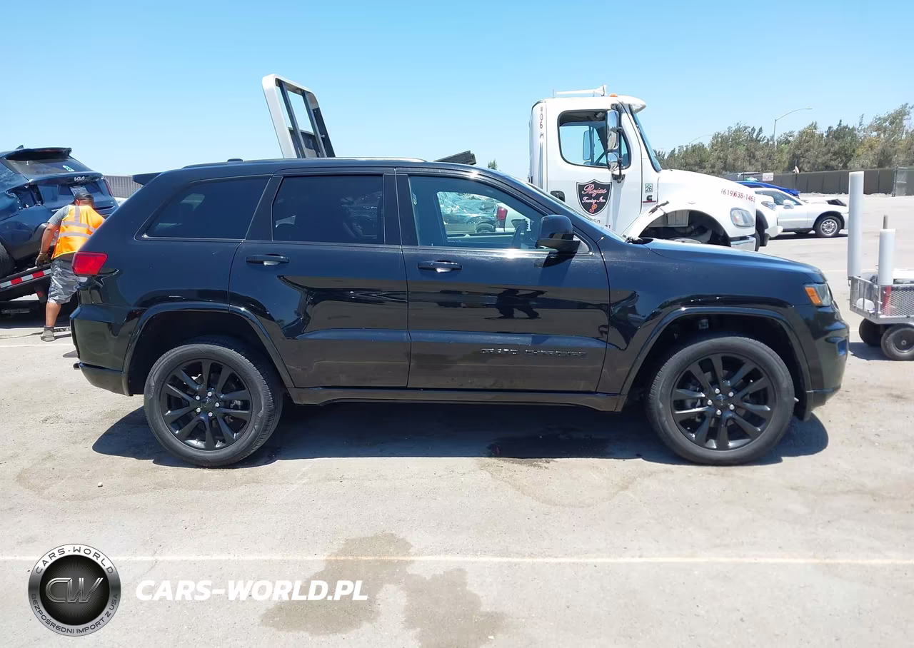 2018 Jeep Grand Cherokee Altitude 4X4 VIN:1C4RJFAG1JC477667 - 13