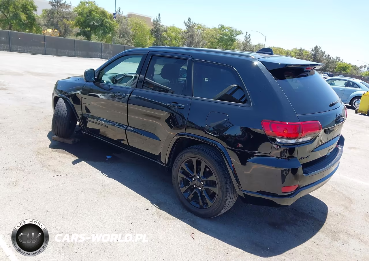 2018 Jeep Grand Cherokee Altitude 4X4 VIN:1C4RJFAG1JC477667 - 3
