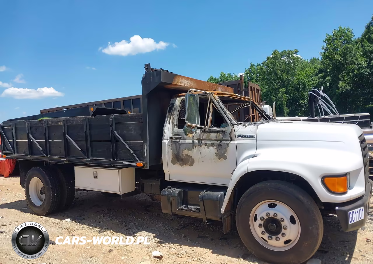 1999 Ford F800
