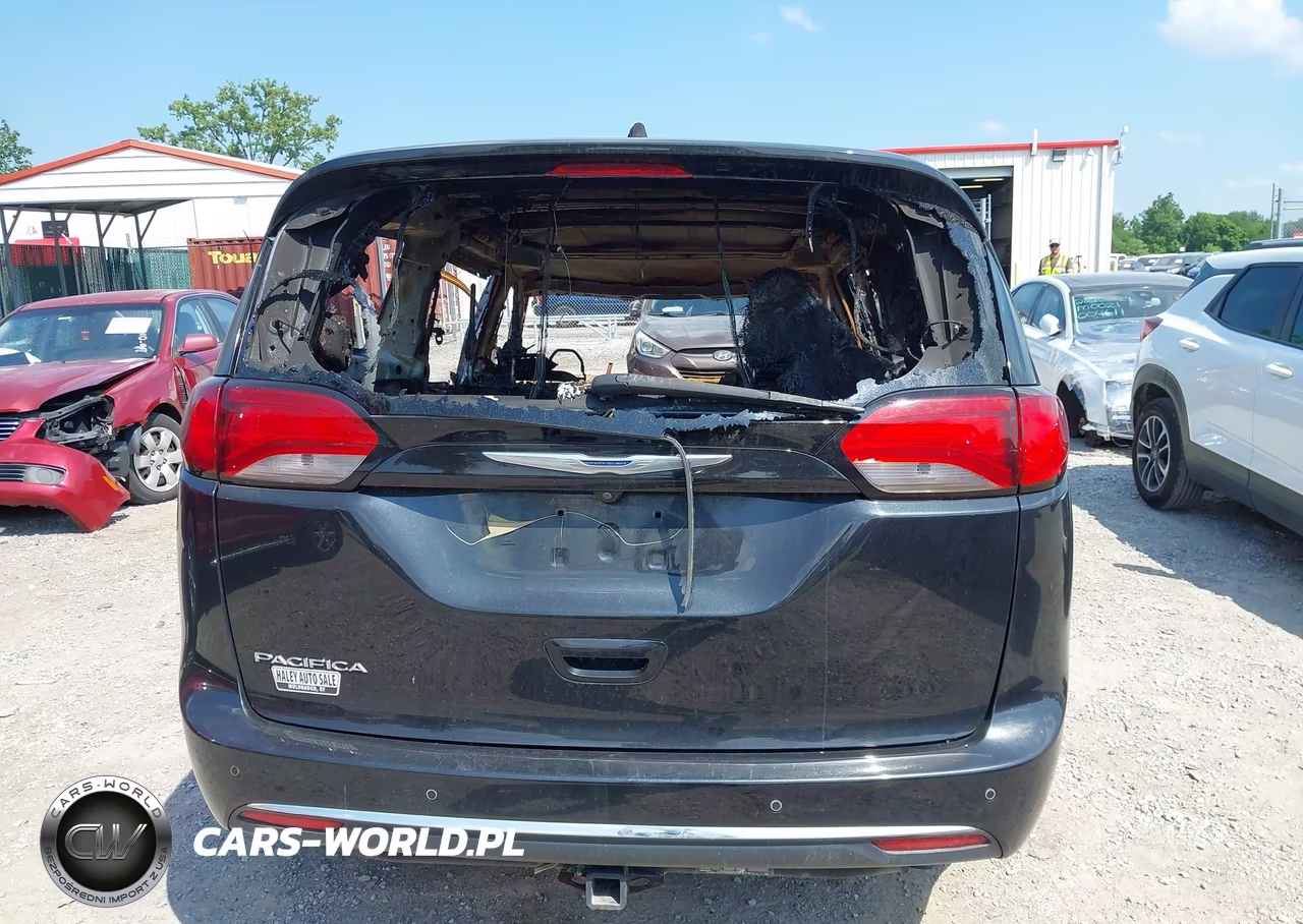 2017 Chrysler Pacifica Touring-L VIN:2C4RC1BG7HR656566 - 15