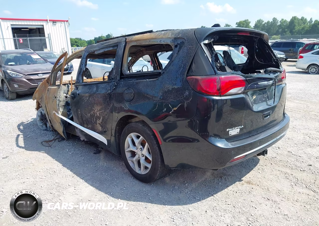 2017 Chrysler Pacifica Touring-L VIN:2C4RC1BG7HR656566 - 3