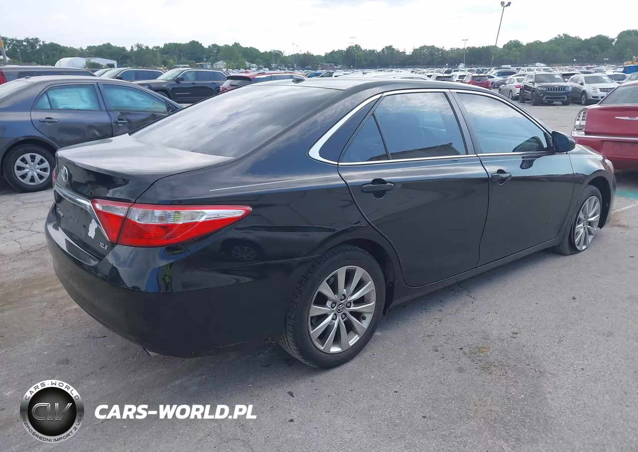 2015 Toyota Camry Xle VIN:4T4BF1FK4FR511347 - 4