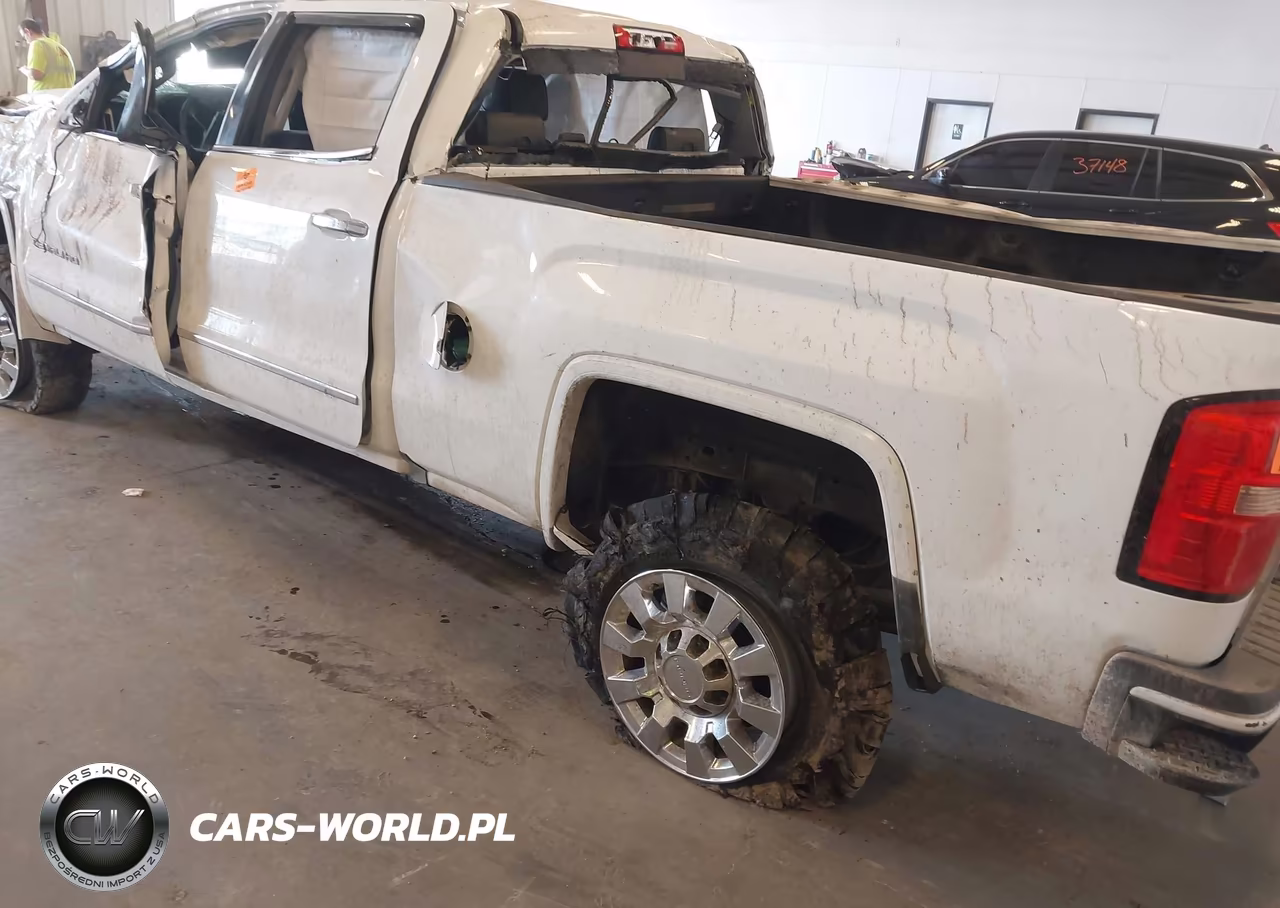 2015 GMC Sierra 2500Hd Denali VIN:1GT120E8XFF117183 - 3
