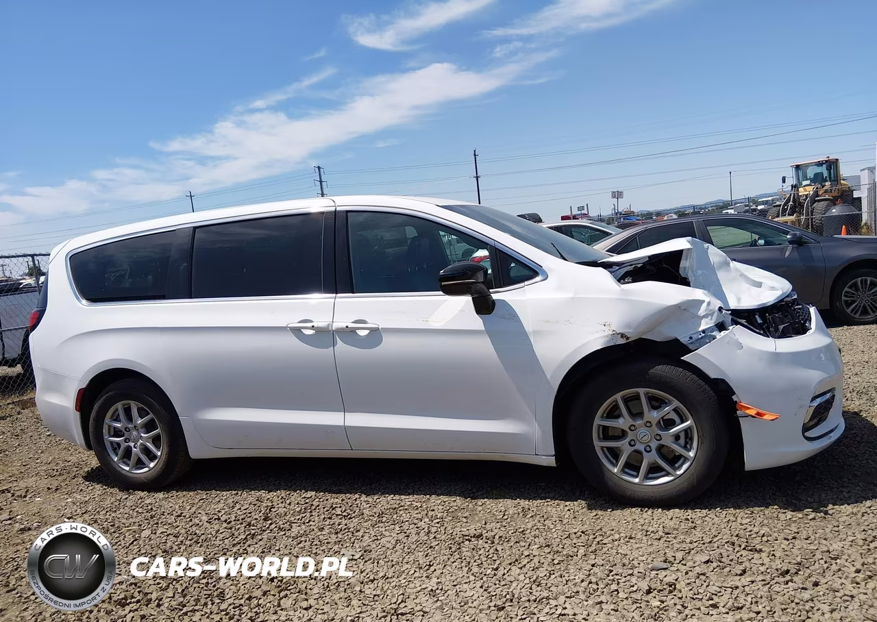 2026 Chrysler Pacifica Select VIN:2C4RC1BG0TR254655 - 12