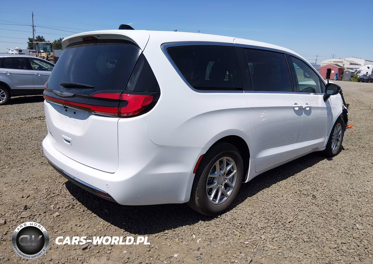 2026 Chrysler Pacifica Select VIN:2C4RC1BG0TR254655 - 4