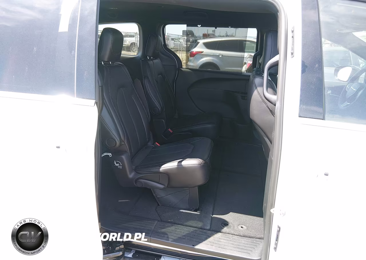 2026 Chrysler Pacifica Select VIN:2C4RC1BG0TR254655 - 8