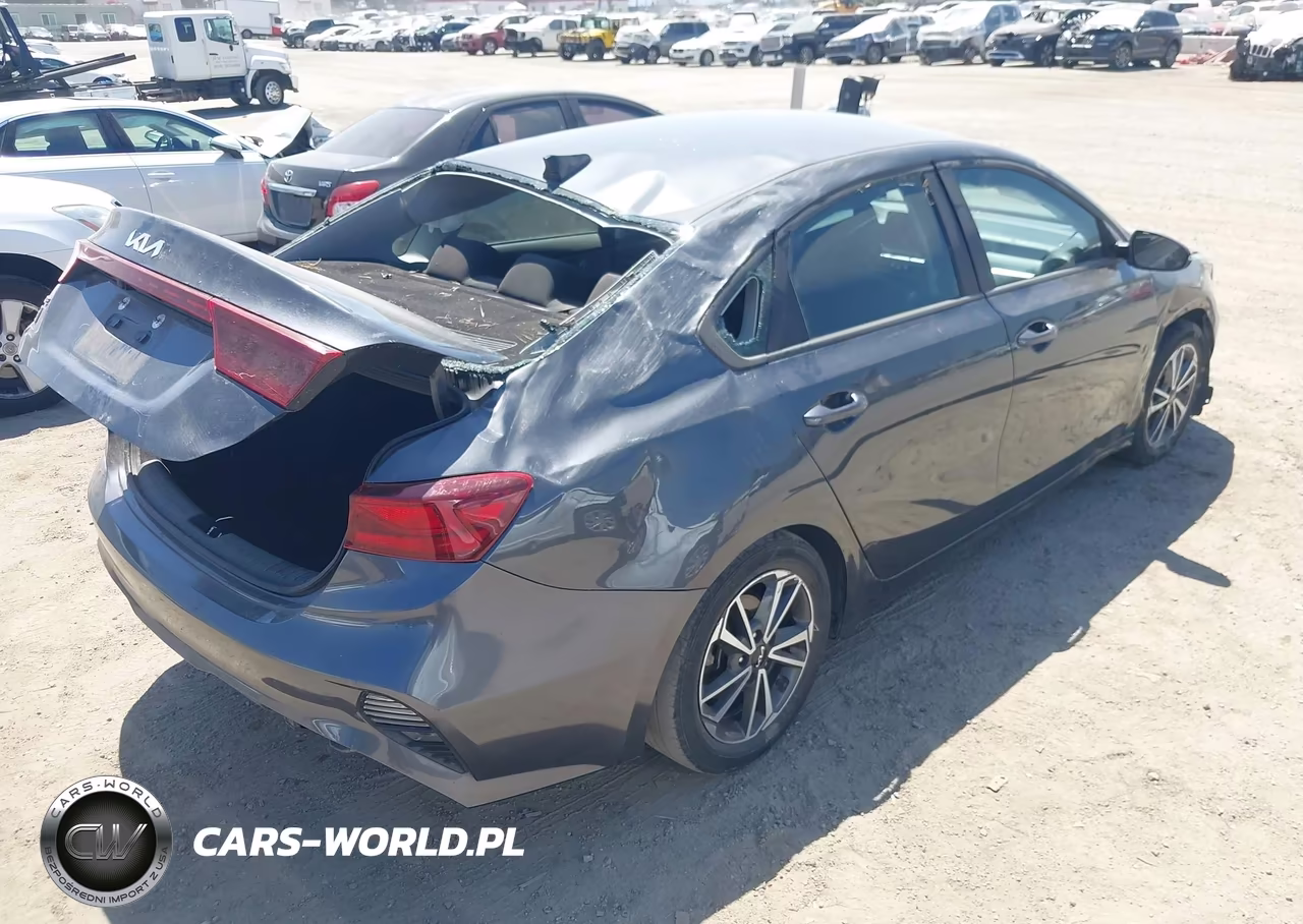 2023 Kia Forte Lxs VIN:3KPF24AD5PE512237 - 4