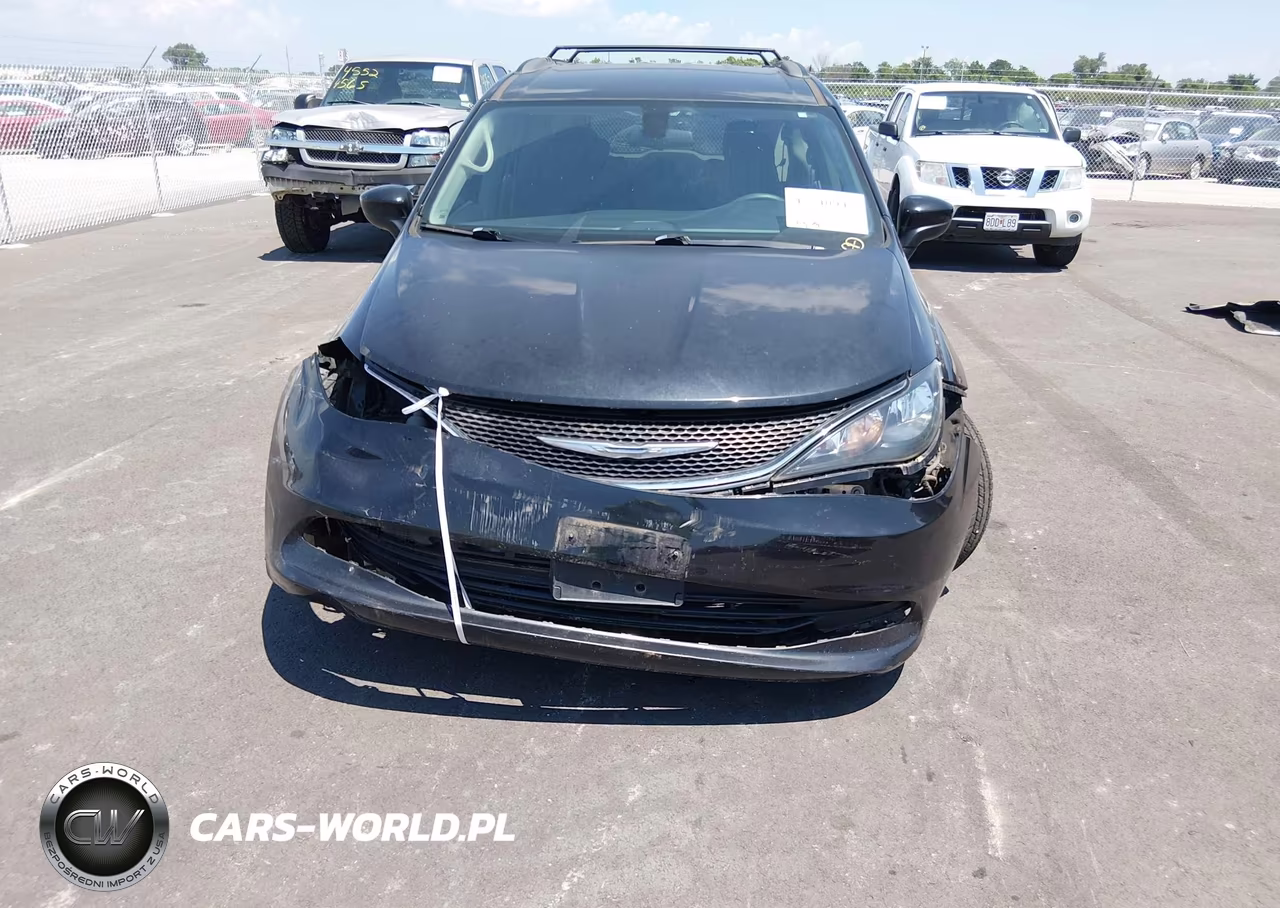 2018 Chrysler Pacifica Touring VIN:2C4RC1DG3JR148694 - 13