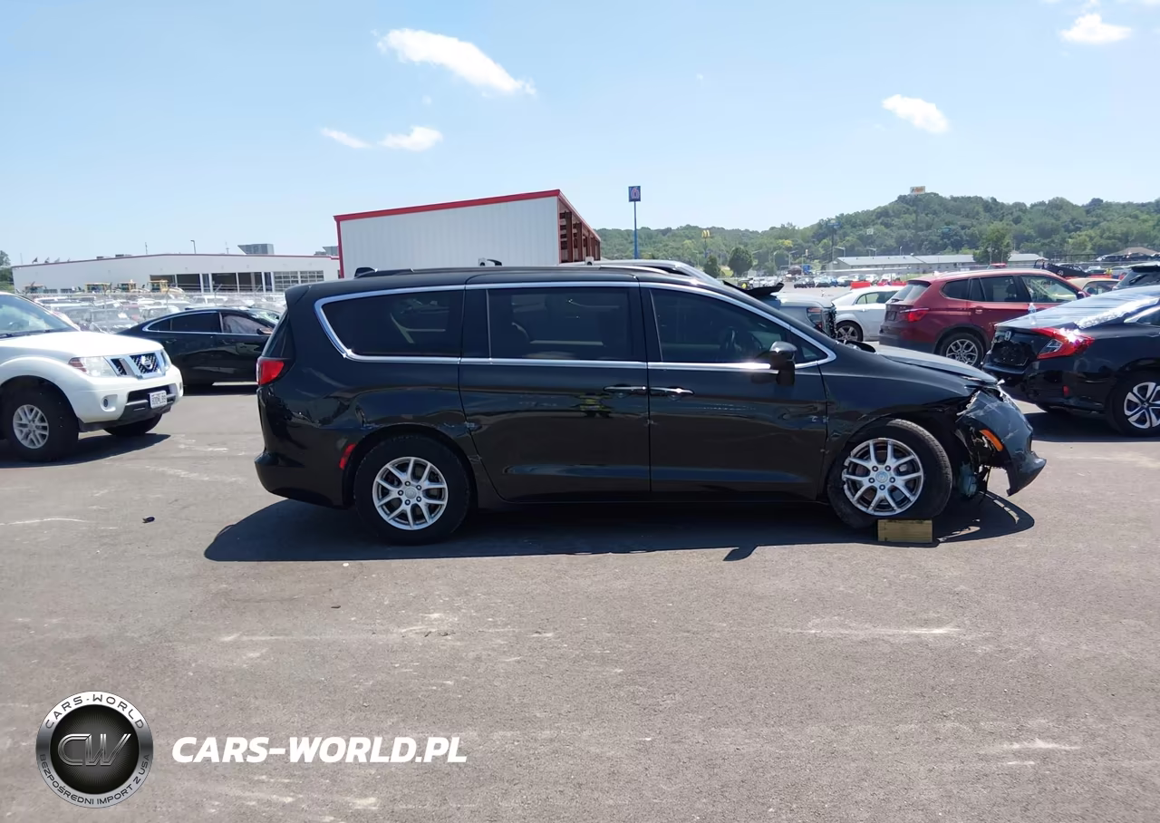 2018 Chrysler Pacifica Touring VIN:2C4RC1DG3JR148694 - 14