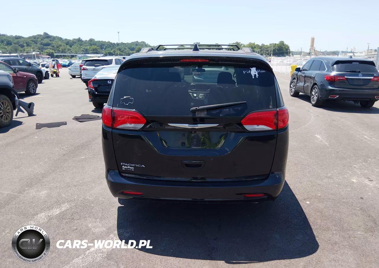 2018 Chrysler Pacifica Touring VIN:2C4RC1DG3JR148694 - 17