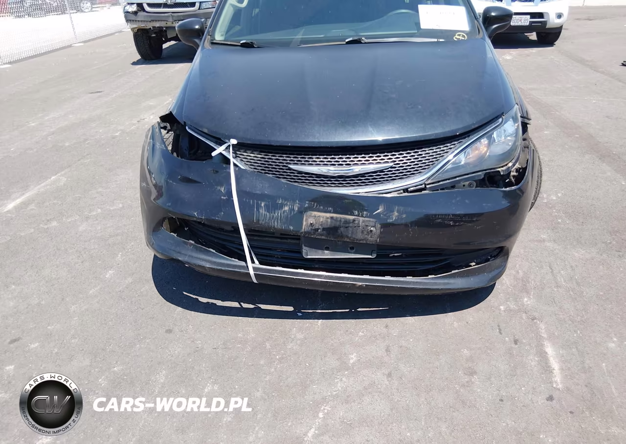 2018 Chrysler Pacifica Touring VIN:2C4RC1DG3JR148694 - 6