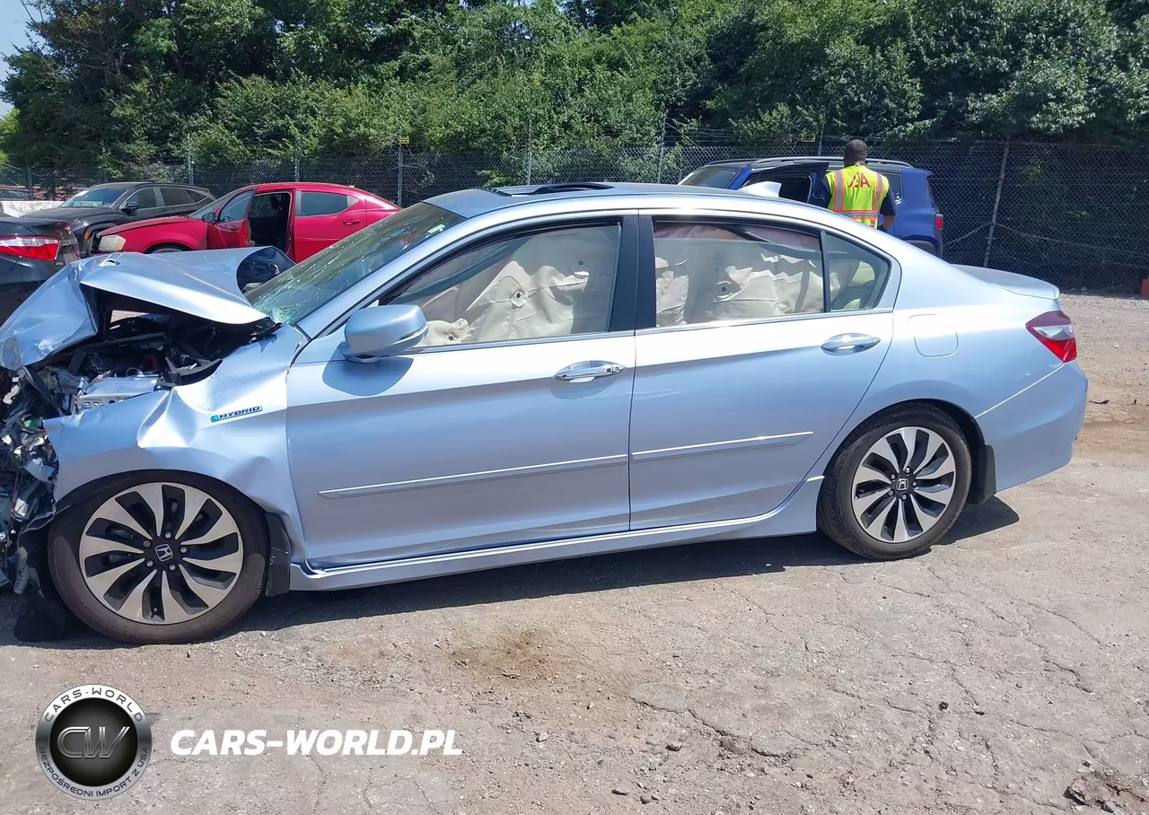 2017 Honda Accord Hybrid Touring VIN:JHMCR6F74HC009223 - 15