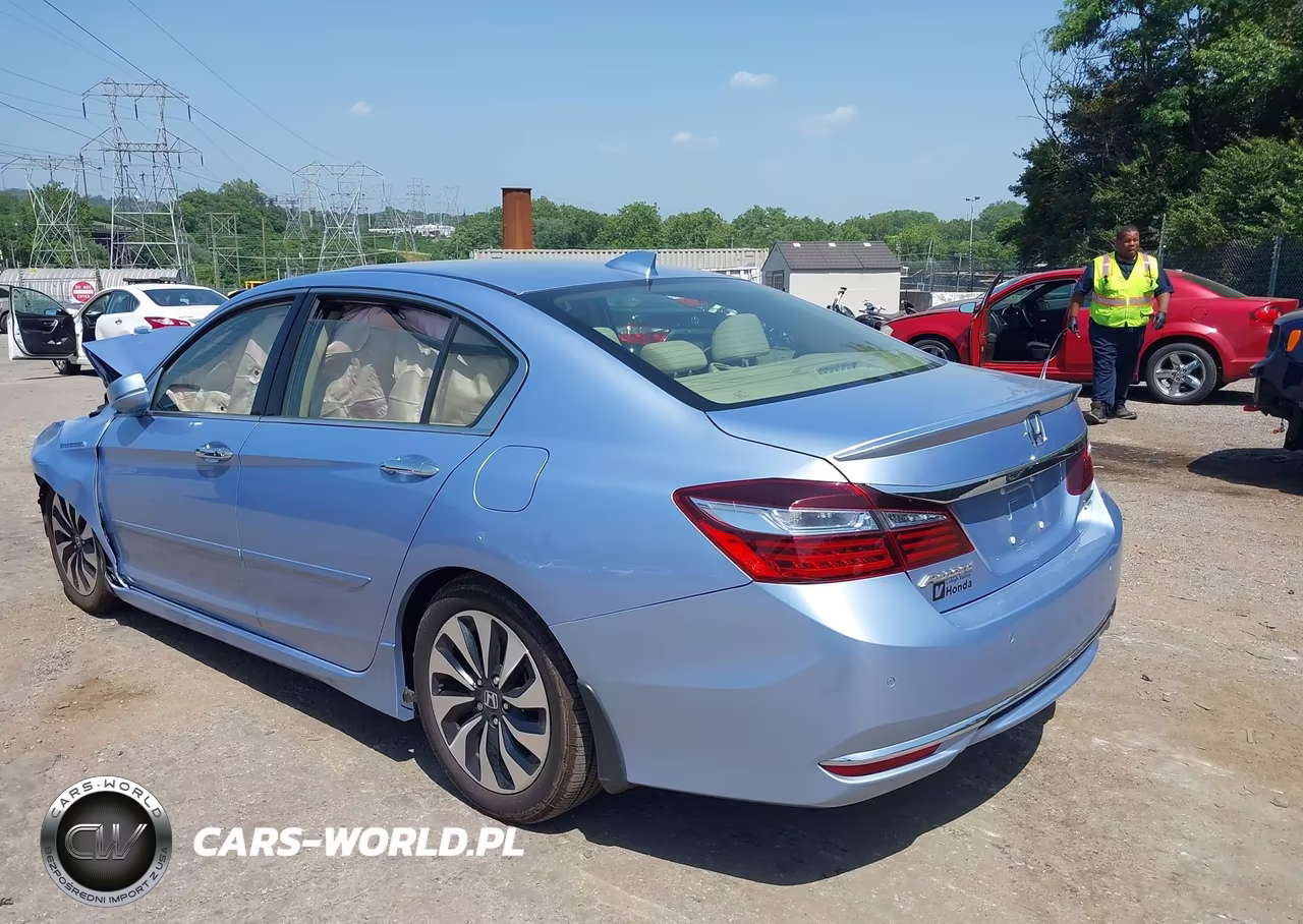 2017 Honda Accord Hybrid Touring VIN:JHMCR6F74HC009223 - 3