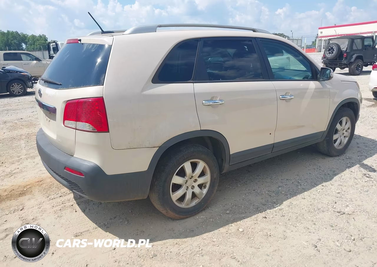 2011 Kia Sorento Lx V6 VIN:5XYKT4A29BG123042 - 4